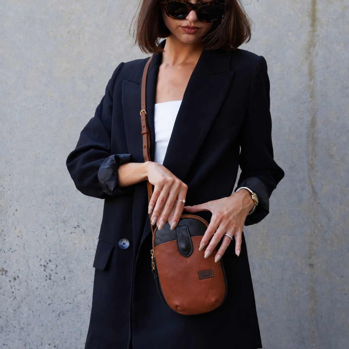 Pocket hand free bag