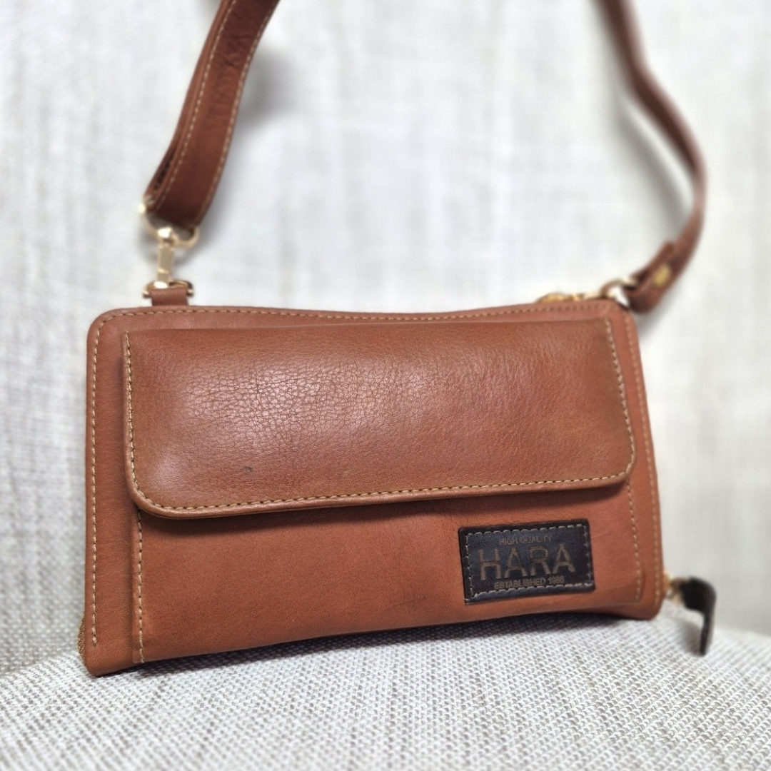 Essential Wallet bag