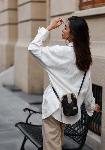 Pocket hand free bag